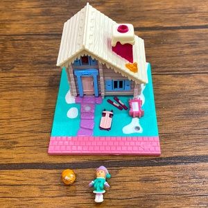 Vintage 1993 Polly Pocket Bluebird Ski Lodge